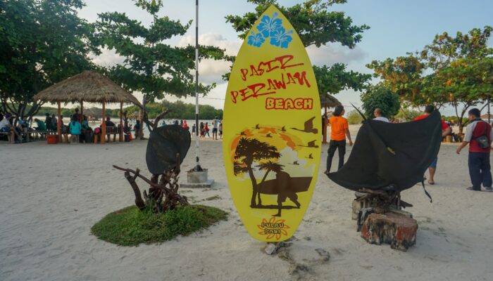 Pantai Pasir Perawan – Surga Tersembunyi di Pulau Pari, Kepulauan Seribu