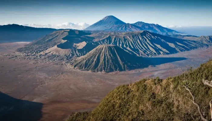 Wisata Gunung Bromo di Jawa Timur saat matahari terbit