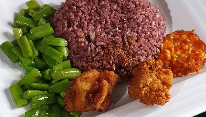 Nasi Kalong khas Bandung dengan lauk lengkap tahun 2025