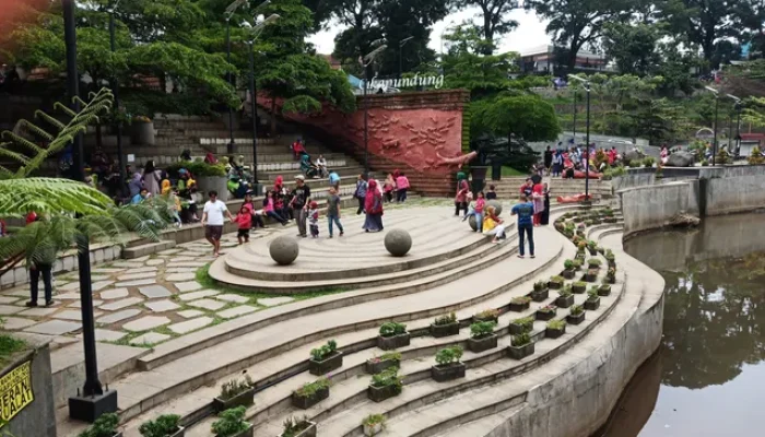 Teras Cikapundung Café