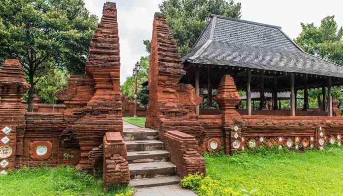 Wisata Sejarah Interaktif di Keraton Kasepuhan
