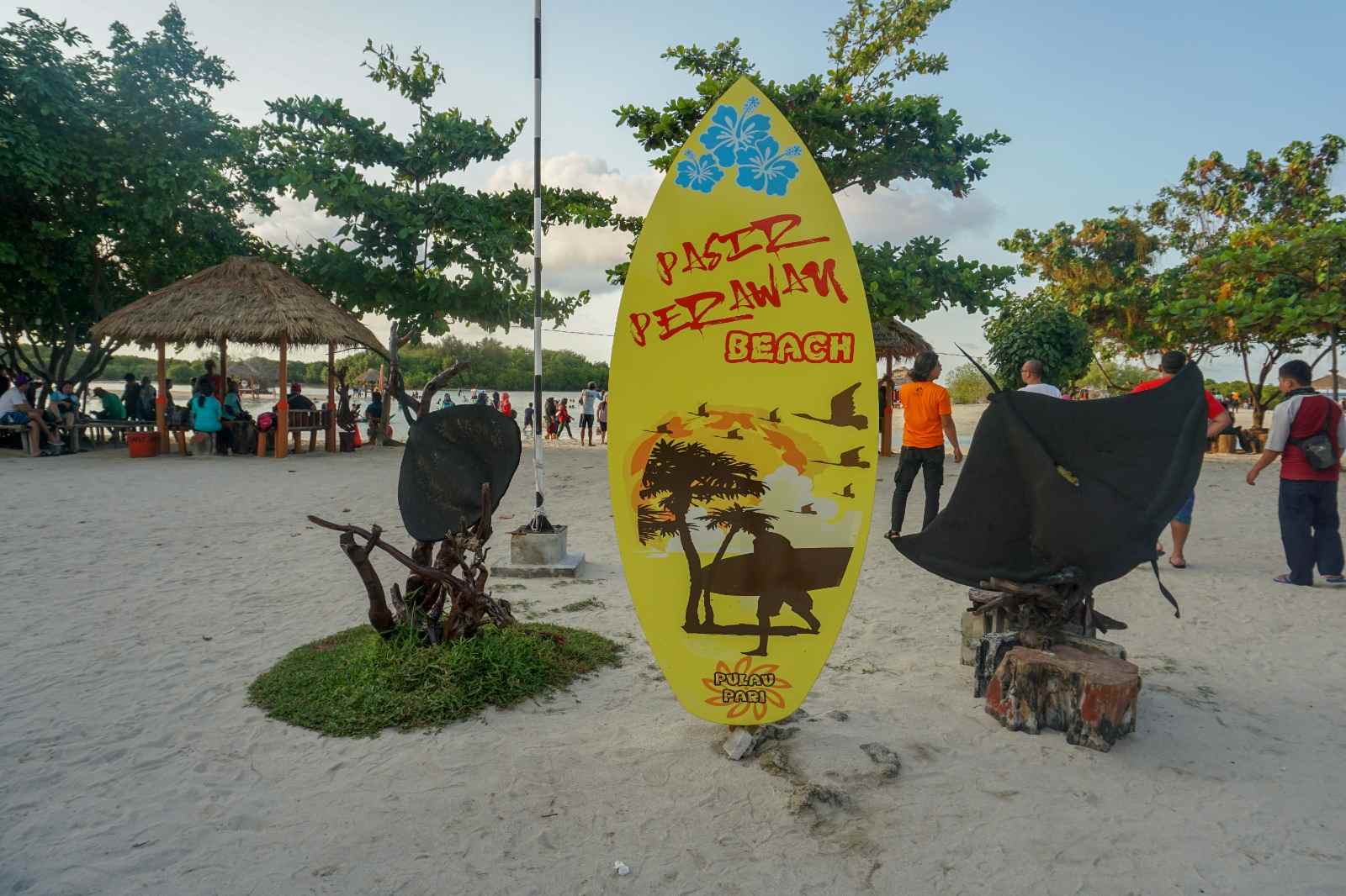 Open Trip Pulau Pari 2D1N dengan pantai pasir putih